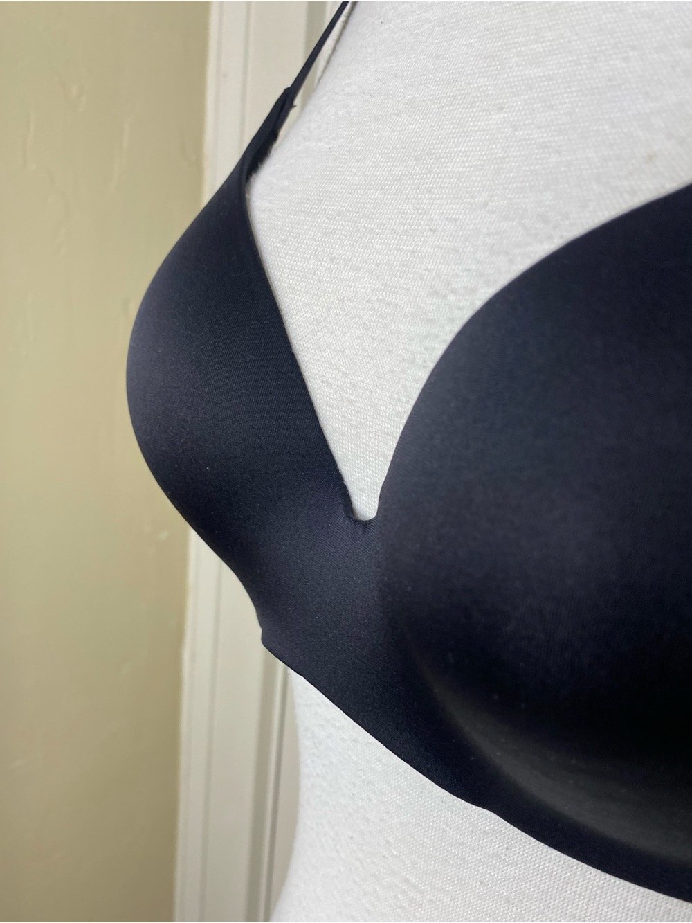 Uniqlo Black Padded Wireless Bra 34/36 AA A B - Picture 6 of 12